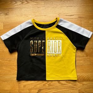 Colorblock gold reflective "Superior" cropped tee
